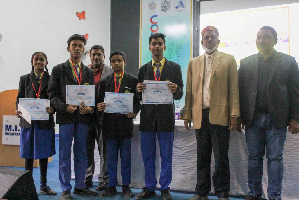 District Development Commissioner (DDC) - Aashutosh Dwivedi sir (IAS) , DEO- Ajay Kumar sir,  Principal of M.I.T- C.V. Roy sir and other dignitaries awarded the students of The Global Shepherd School ,who were among the top rank holders of Srinivas Ramanujan talent search test in Mathematics-22